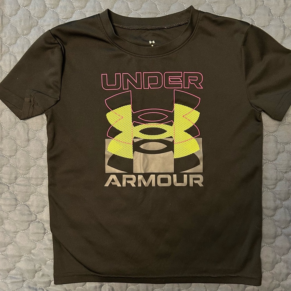 Boys size 7 Under Armour , shirt, black and yellow